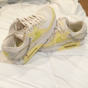 Nike Air Max 90 SE Women's Sneakers in Yellow and Cream